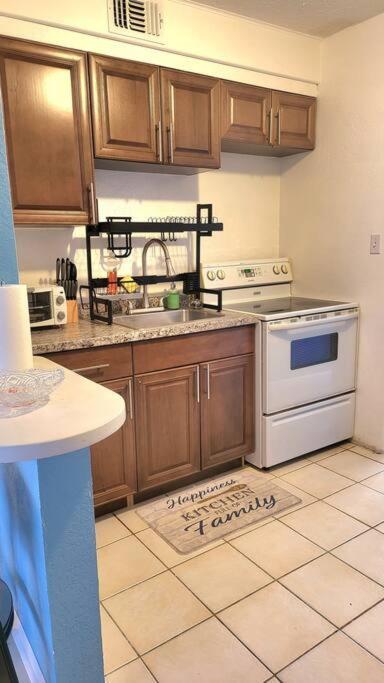 Entire Home By Siesta Key/Closed To Downtown Σεϊρασότα Εξωτερικό φωτογραφία